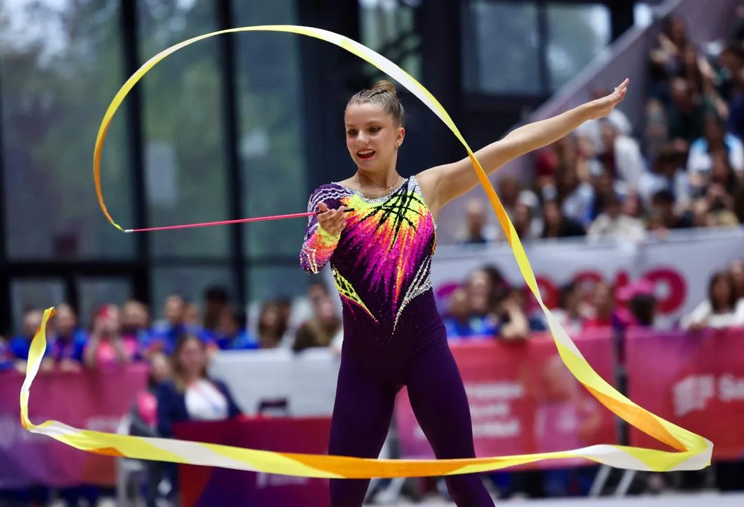 Jimena Dominguez of Rhythmic Art performing with a ribbon at the South American Games in Santa Fe
